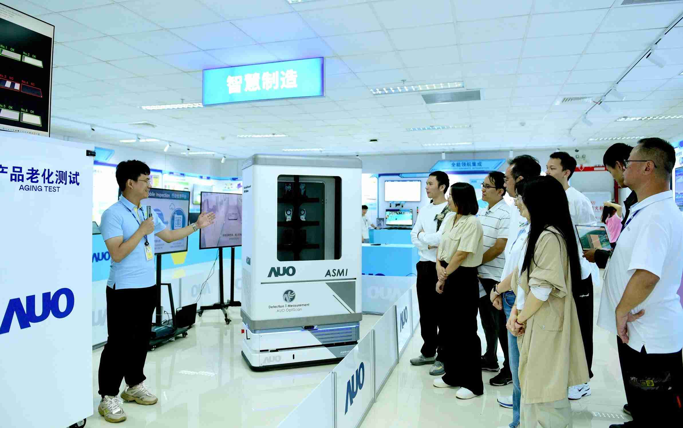 2121非凡厦门将5G+ABC技术串联生产管理全流程，，，打通研发、、采购、、生管、、、制程、、、设备、、质量等产品全生命周期制造流程，，，，完成数字化设计、、、、智慧供应链、、、智能座舱、、、全流程设备管理、、、数据驱动优化、、、、智慧在线检测、、、智慧品管等自适应生产模式升级