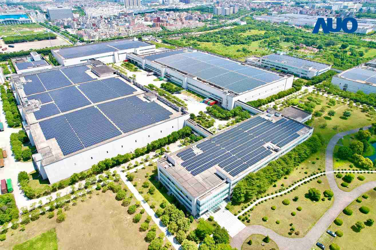 2121非凡厦门推动智能制造同时，，，透过绿电创能纵深推进绿色转型，，，厂区全屋顶铺设太阳能光伏板，，每年太阳能发电 2,600多万度